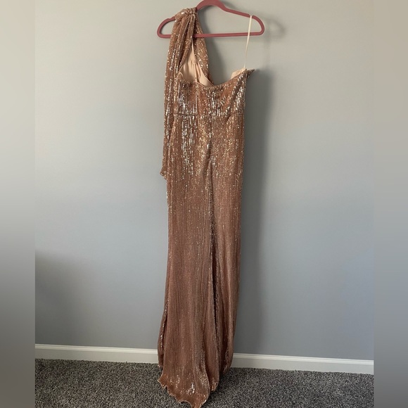 Gala dress Letitia Gold A-symmetrical Fitted Sequin Gown Emprada size M - Picture 6 of 7